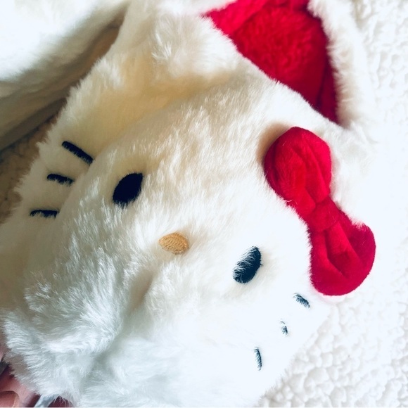🐱New Hello Kitty by Sanrio Slippers - Plush and Soft - Size 5-5.5 💖 - Picture 7 of 10